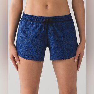 LULULEMON Hit It Short 3 1/2" in Circuit Cerulean Blue Black Reversible Size 4